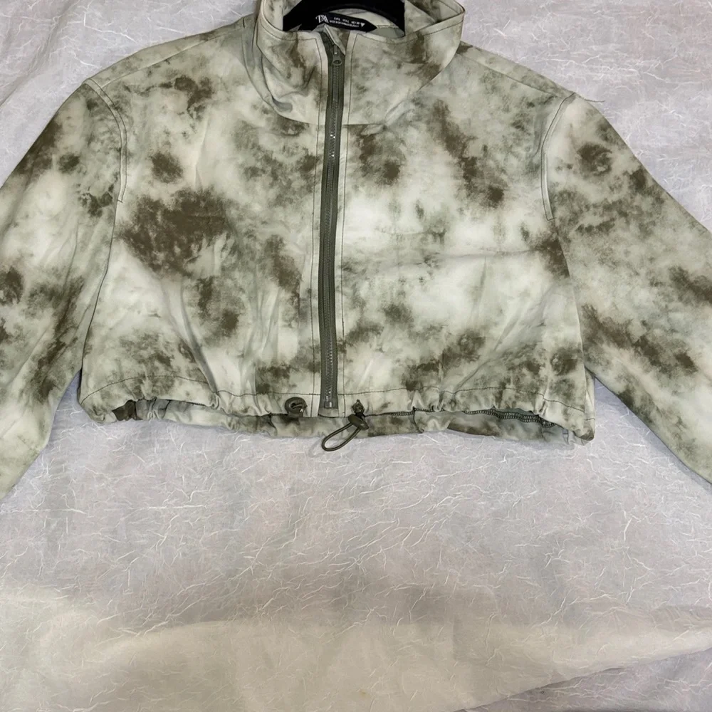 Sara Olive and White Cropped Tie-Dye Bomber Jacket - Picture 3 of 7